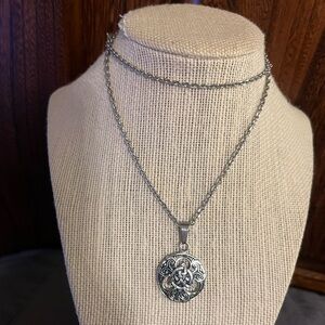 Celtic Trinity Knot Silver Tone Necklace with removable pendant, excellent cond.